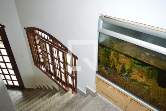 Escada de casa à venda com 4 quartos, 550m² em Fonte Grande, Contagem