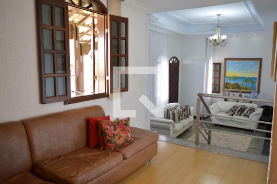 Casa à venda com 4 quartos, 550m² em Fonte Grande, Contagem