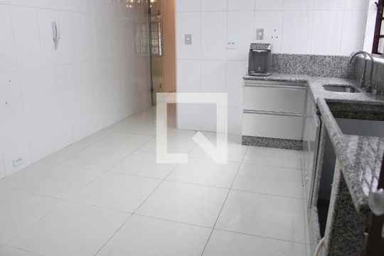 Cozinha de casa para alugar com 2 quartos, 100m² em Jardim Vera Cruz(zona Leste), São Paulo