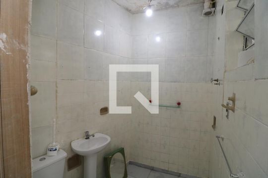 Banheiro de casa para alugar com 1 quarto, 50m² em Parque Santa Madalena, São Paulo