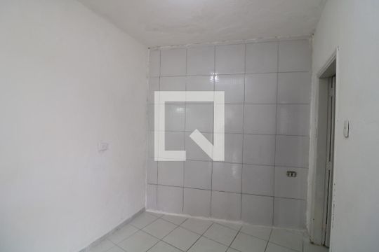 Sala de casa para alugar com 1 quarto, 50m² em Parque Santa Madalena, São Paulo