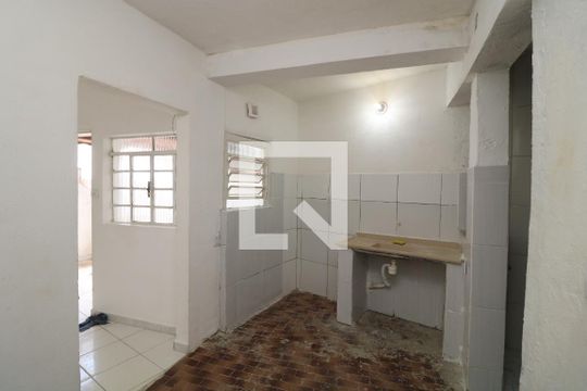 Cozinha de casa para alugar com 1 quarto, 50m² em Parque Santa Madalena, São Paulo