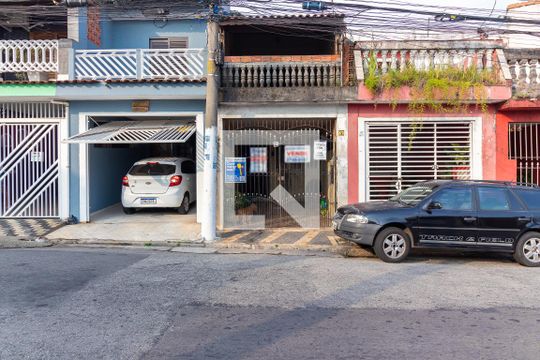 Fachada de casa à venda com 2 quartos, 102m² em Vila Carmosina, São Paulo