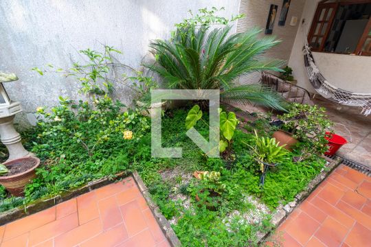 Área comum de casa à venda com 2 quartos, 102m² em Vila Carmosina, São Paulo