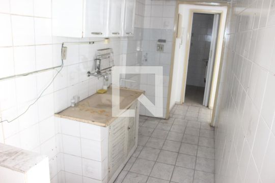 Cozinha de apartamento para alugar com 1 quarto, 45m² em Centro, São Vicente