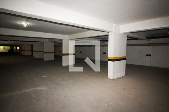 Garagem de apartamento para alugar com 1 quarto, 42m² em Cavalhada, Porto Alegre
