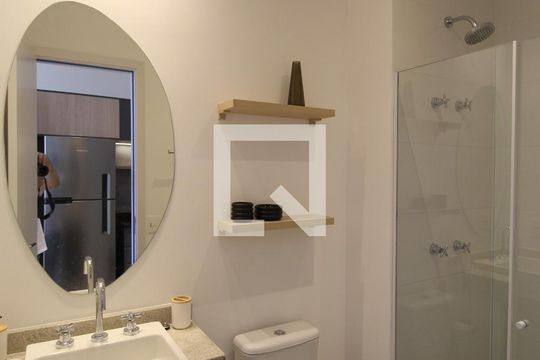 Banheiro de kitnet/studio à venda com 1 quarto, 26m² em Indianópolis, São Paulo