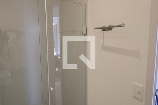 Banheiro de kitnet/studio à venda com 1 quarto, 26m² em Indianópolis, São Paulo