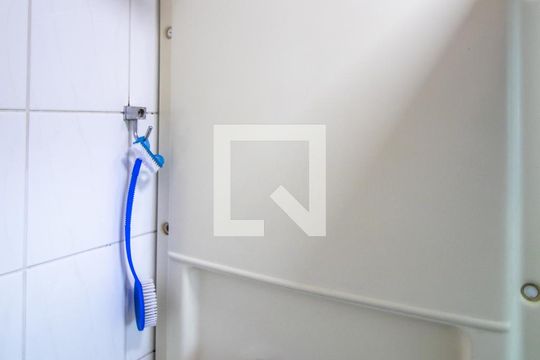 Banheiro de apartamento à venda com 3 quartos, 64m² em Vila Arapuã, São Paulo