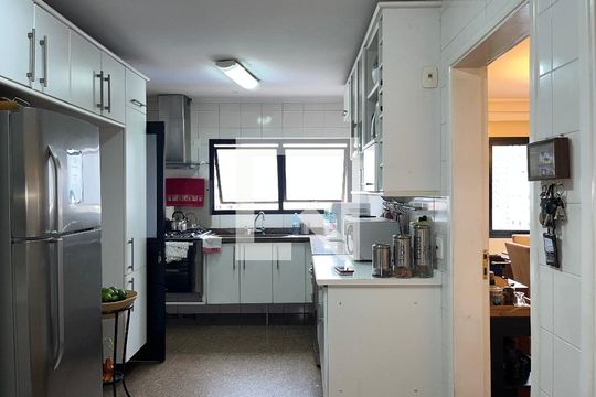 Cozinha de apartamento à venda com 4 quartos, 210m² em Perdizes, São Paulo