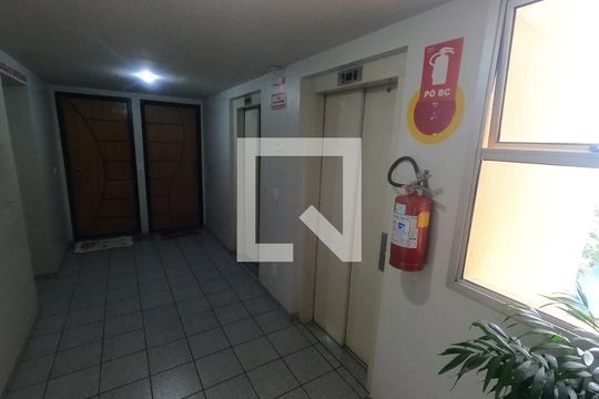 Hall social de apartamento para alugar com 3 quartos, 77m² em Residencial Eldorado, Goiânia