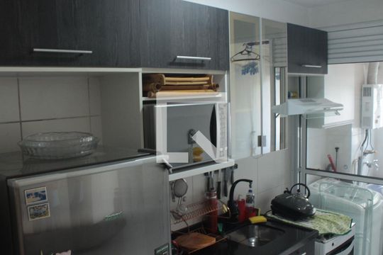 Cozinha de apartamento para alugar com 2 quartos, 50m² em Parque Reboucas, São Paulo