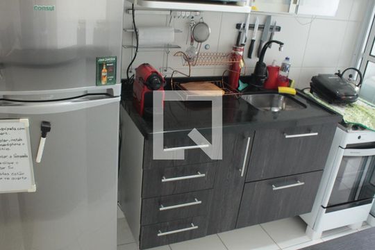Cozinha de apartamento para alugar com 2 quartos, 50m² em Parque Reboucas, São Paulo