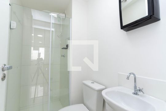 Banheiro de apartamento para alugar com 2 quartos, 37m² em Vila das Bandeiras, Guarulhos