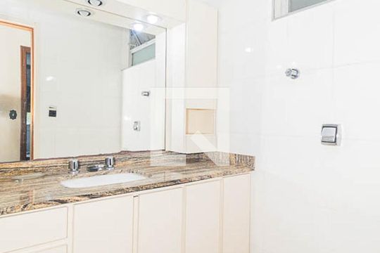 Banheiro de apartamento à venda com 3 quartos, 97m² em Vila Albertina, São Paulo