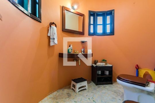 Lavabo de casa para alugar com 6 quartos, 466m² em Vila Oliveira, Mogi das Cruzes