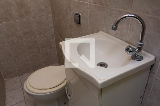 Banheiro  de casa para alugar com 1 quarto, 30m² em Rio Pequeno, São Paulo