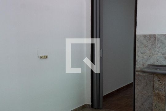 Cozinha  de casa para alugar com 1 quarto, 30m² em Rio Pequeno, São Paulo
