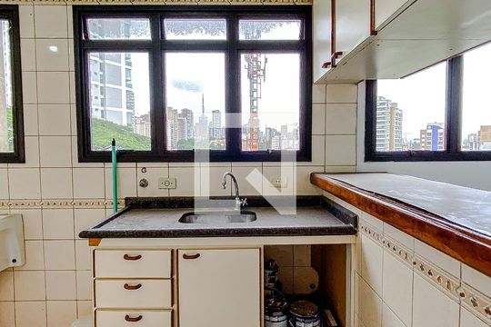 Cozinha de apartamento para alugar com 1 quarto, 40m² em Vila Mariana, São Paulo
