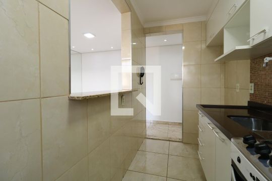 Cozinha de apartamento para alugar com 2 quartos, 44m² em Vila Homero Thon, Santo André