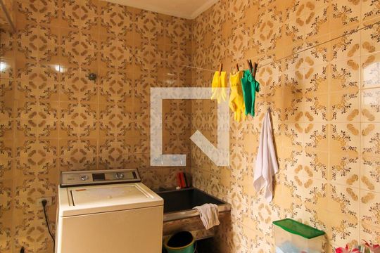 Área de Serviço de casa para alugar com 4 quartos, 233m² em Jardim Anália Franco, São Paulo