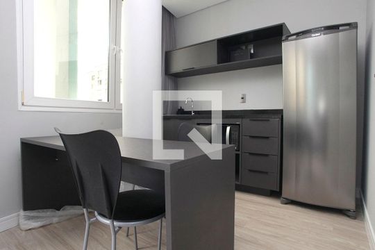 Studio - Cozinha de kitnet/studio para alugar com 1 quarto, 30m² em Centro Histórico, Porto Alegre