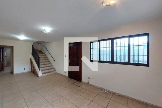 Casa para alugar com 2 quartos, 242m² em Jardim Prudência, São Paulo