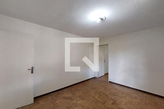 Sala Piso Superior de casa para alugar com 2 quartos, 242m² em Jardim Prudência, São Paulo