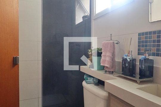 Banheiro de apartamento para alugar com 2 quartos, 92m² em Vila Curuca, Santo André