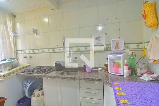 Cozinha de apartamento à venda com 2 quartos, 45m² em Guajuviras, Canoas