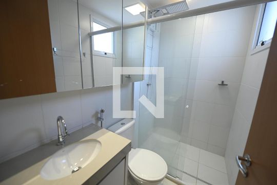 Banheiro da suíte de apartamento para alugar com 2 quartos, 62m² em Setor Faicalville, Goiânia