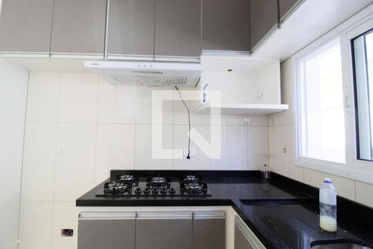 Cozinha de casa de condomínio para alugar com 2 quartos, 50m² em Centreville, Cotia