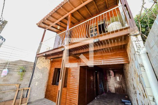Fachada de casa para alugar com 2 quartos, 200m² em Costa E Silva, Porto Alegre