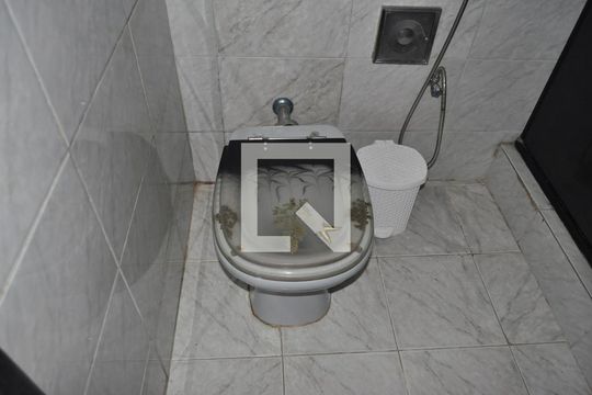 Banheiro de casa à venda com 3 quartos, 150m² em Higienópolis, Rio de Janeiro