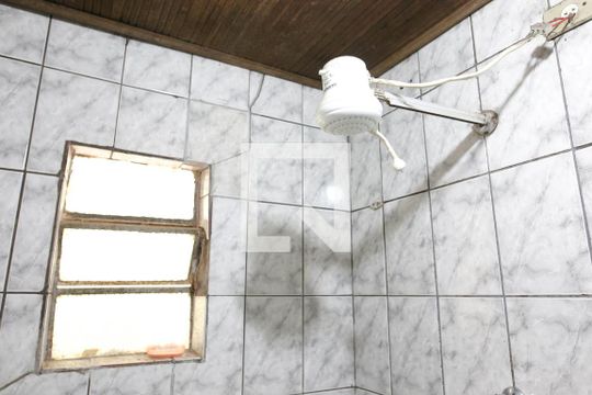 Banheiro de casa à venda com 2 quartos, 130m² em Vila Falchi, Mauá