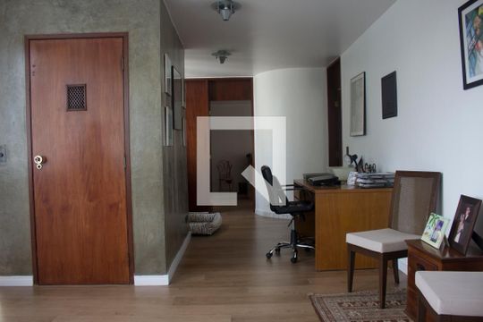 home office de casa à venda com 4 quartos, 430m² em Jardim Vitoria Regia (zona Oeste), São Paulo