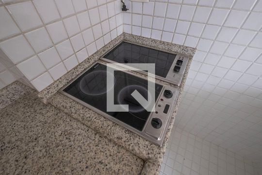 Cozinha de apartamento para alugar com 1 quarto, 72m² em Vila Madalena, São Paulo