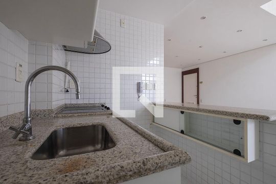 Cozinha de apartamento para alugar com 1 quarto, 72m² em Vila Madalena, São Paulo