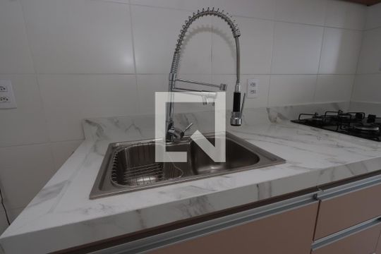 Cozinha e Área de Serviço - detalhe de apartamento para alugar com 1 quarto, 26m² em Jardim Planalto, São Paulo