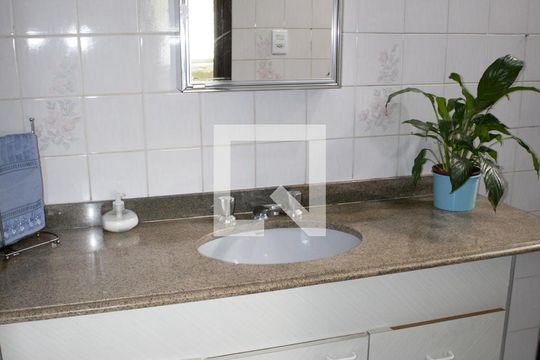 Banheiro do Suíte de casa à venda com 5 quartos, 400m² em Vila Nilo, São Paulo