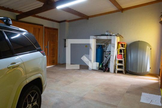 Garagem de casa à venda com 5 quartos, 497m² em Caxingui, São Paulo