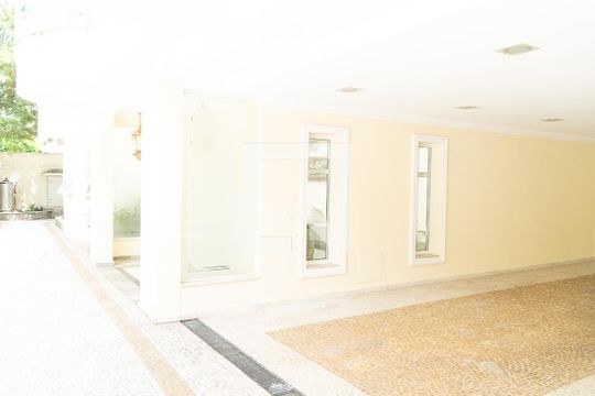 Garagem de casa à venda com 4 quartos, 1000m² em Pacaembu, São Paulo