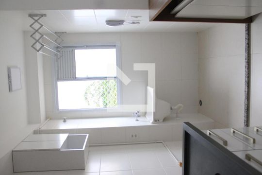 Cozinha/Área de serviço de apartamento para alugar com 2 quartos, 40m² em Jardim Jaqueline, São Paulo