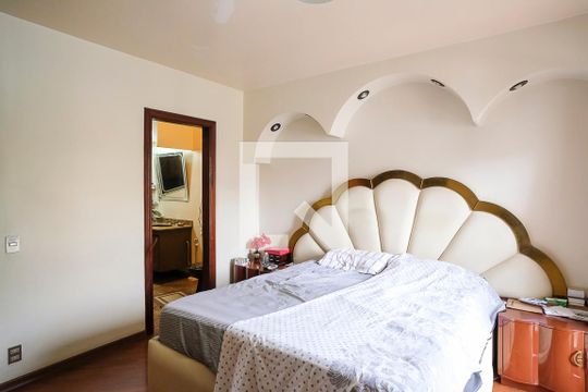 Suíte  de casa à venda com 3 quartos, 600m² em Barcelona, São Caetano do Sul