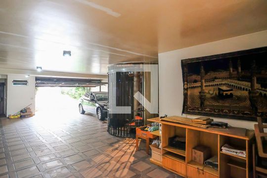Garagem de casa à venda com 3 quartos, 600m² em Barcelona, São Caetano do Sul