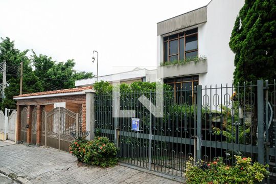Fachada de casa à venda com 3 quartos, 600m² em Barcelona, São Caetano do Sul