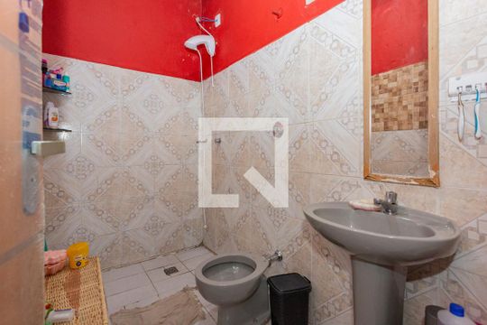 Banheiro de kitnet/studio para alugar com 1 quarto, 65m² em Horto Florestal, Belo Horizonte