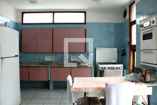 Cozinha de casa para alugar com 4 quartos, 740m² em Água Branca, São Paulo