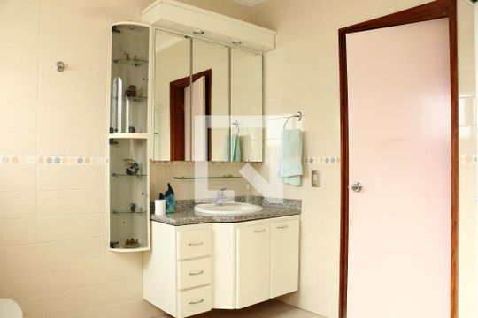 Banheiro Corredor de casa para alugar com 4 quartos, 740m² em Água Branca, São Paulo