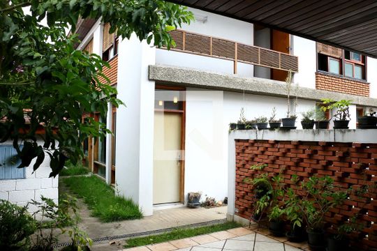 Area externa de casa à venda com 4 quartos, 740m² em Água Branca, São Paulo